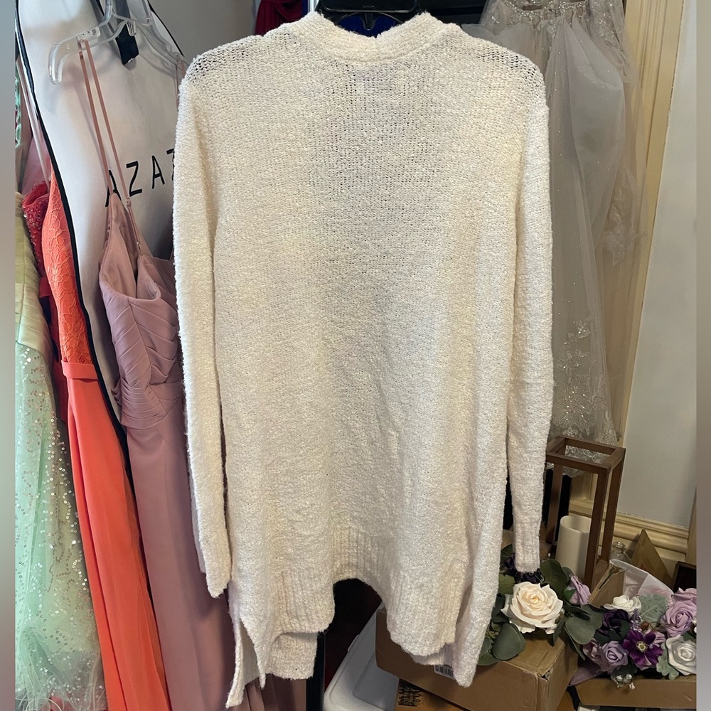 Old Navy Women's Cream Cardigan Sweater - Picture 3 of 3